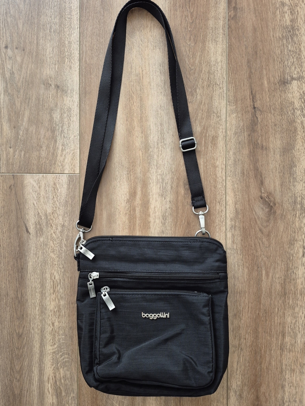 Baggallini Modern Pocket Crossbody Organizer Bag Black Nylon Travel